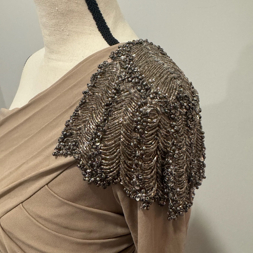 ASO SERENA VAN DER WOODSEN One-Shoulder Beige Dress - Picture 9 of 12